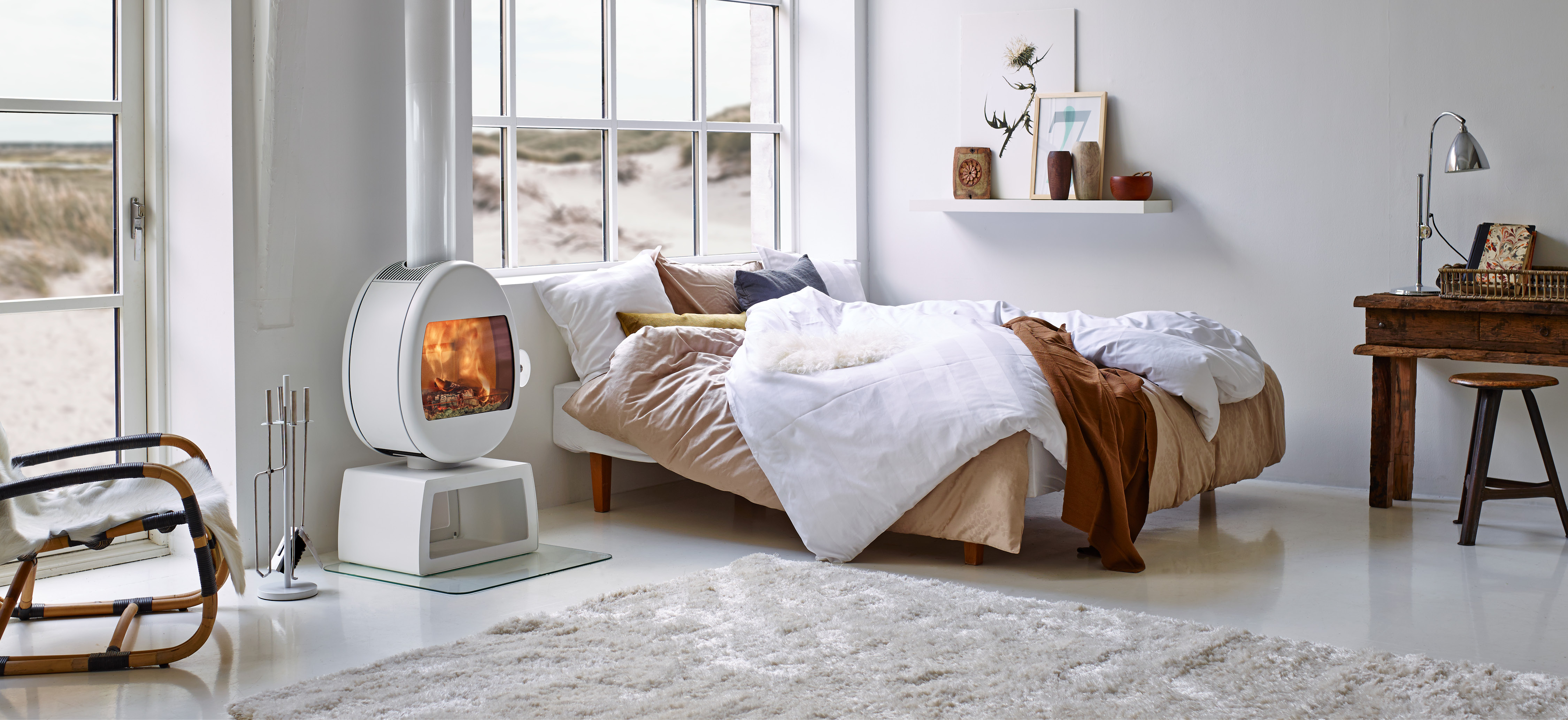 eggeformet hvit vedovn på base Scan 66-4