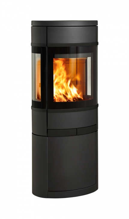 Mellomstor sort vedovn Scan 68-11 med lukket sokkel og glass på tre sider, eksklusive sorte dekordetaljer og åpen sokkel med plass til ved