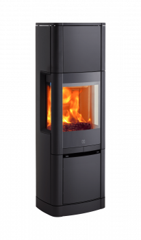 Høy vedovn Scan 65-10 sort med stramt design glass på front og sider og mulighet for ekstra varmelagring