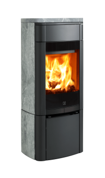 Mellomstor peisovn Scan 65-3 svart med kleberstein på sidene og stor glassdør