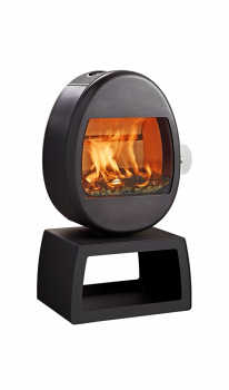 Liten vedovn eggeformet Scan 66-4 på søyle med rom for vedoppbevaring svart farge plinth