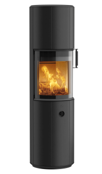 Høy sort vedovn Scan 67-1600 med sort håndtak på høyre side