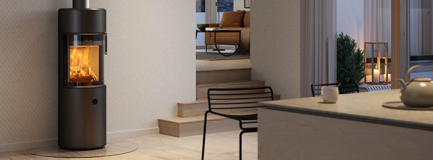 Rund vedovn Scan 67-1000 vedovn i lyst skandinavisk kjøkken interiør