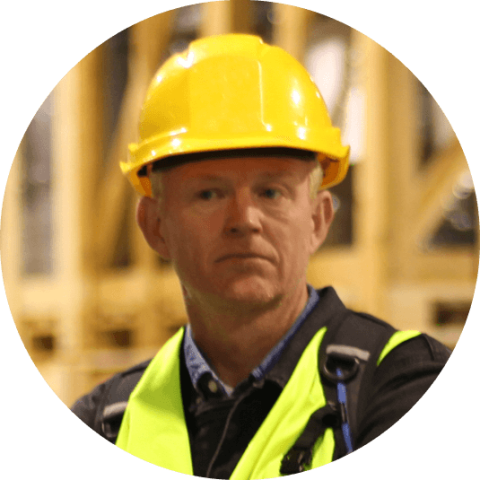 Portrettbilde av blond mann med vernehjelm, Lars Haltbrekken, leder i Norges Naturvernforbund